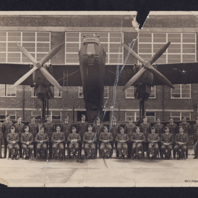 Group of pilots in front of a Handley Page Heyford
