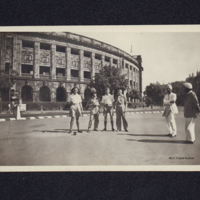 Four uniformed men in front of the Mumbai Royal Institute of Sciences