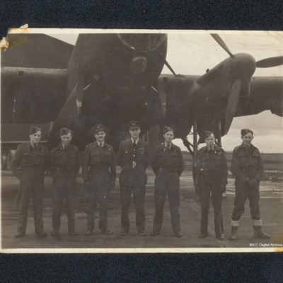 Thomas Thomson&#039;s crew and a Lancaster