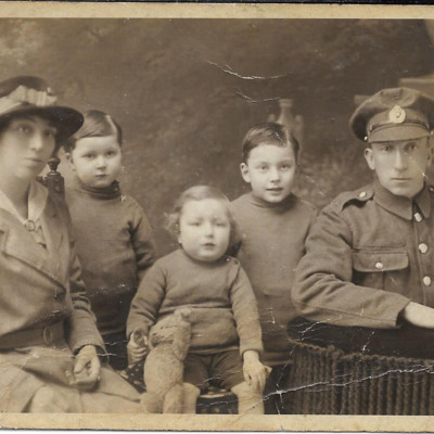 Family including Ernest Tansley as a young boy