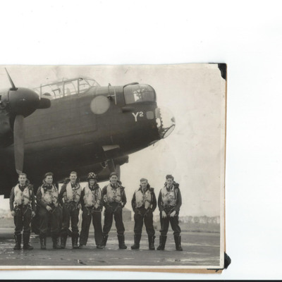 Frank Tolley&#039;s crew in front of a Lancaster