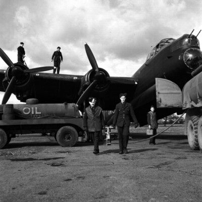 Five Ground Crew and a Lancaster