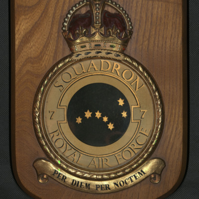 7 Squadron crest