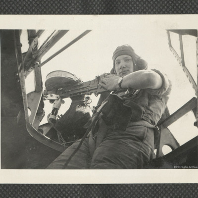 Airmen with a machine gun