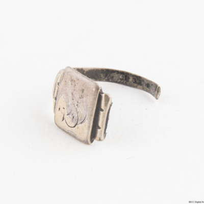 Broken signet ring