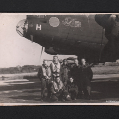 Seven airmen under the nose of Lancaster &#039;H&#039;