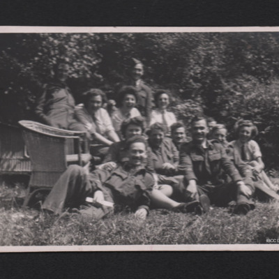 Group of airmen and WAAFs