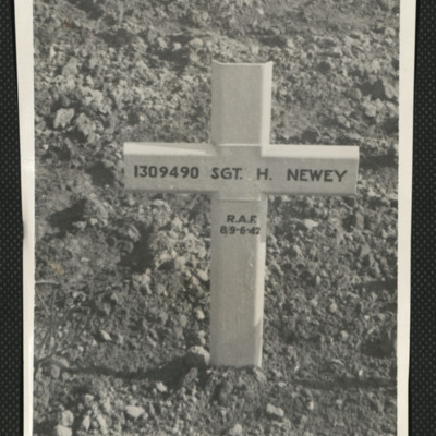 Graveyard cross of Harold Newey