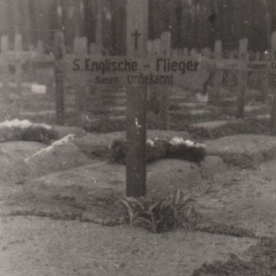 English flyer&#039;s grave