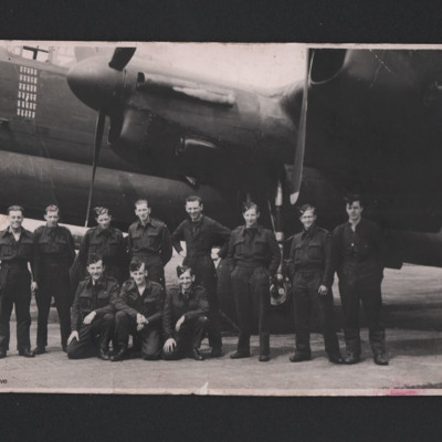 Sid Bunce with 115 Squadron ground crew