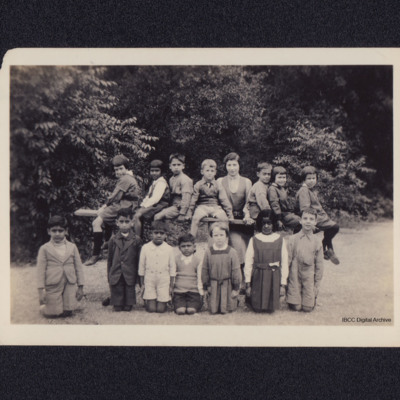 Group of school children with David Boldy&#039;s mother