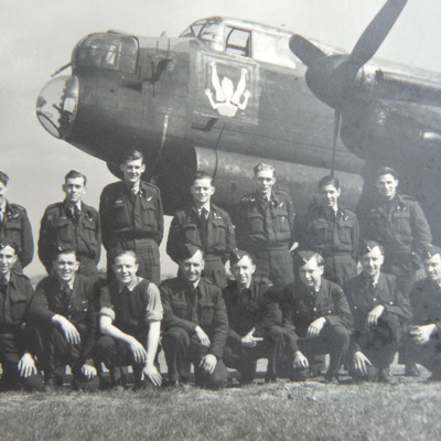 Aircrew and groundcrew in front of a Lancaster 