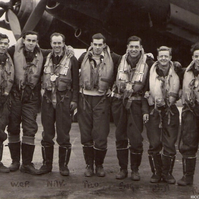 Jack Fraser and aircrew in front of Halifax MZ412 EY-Y 